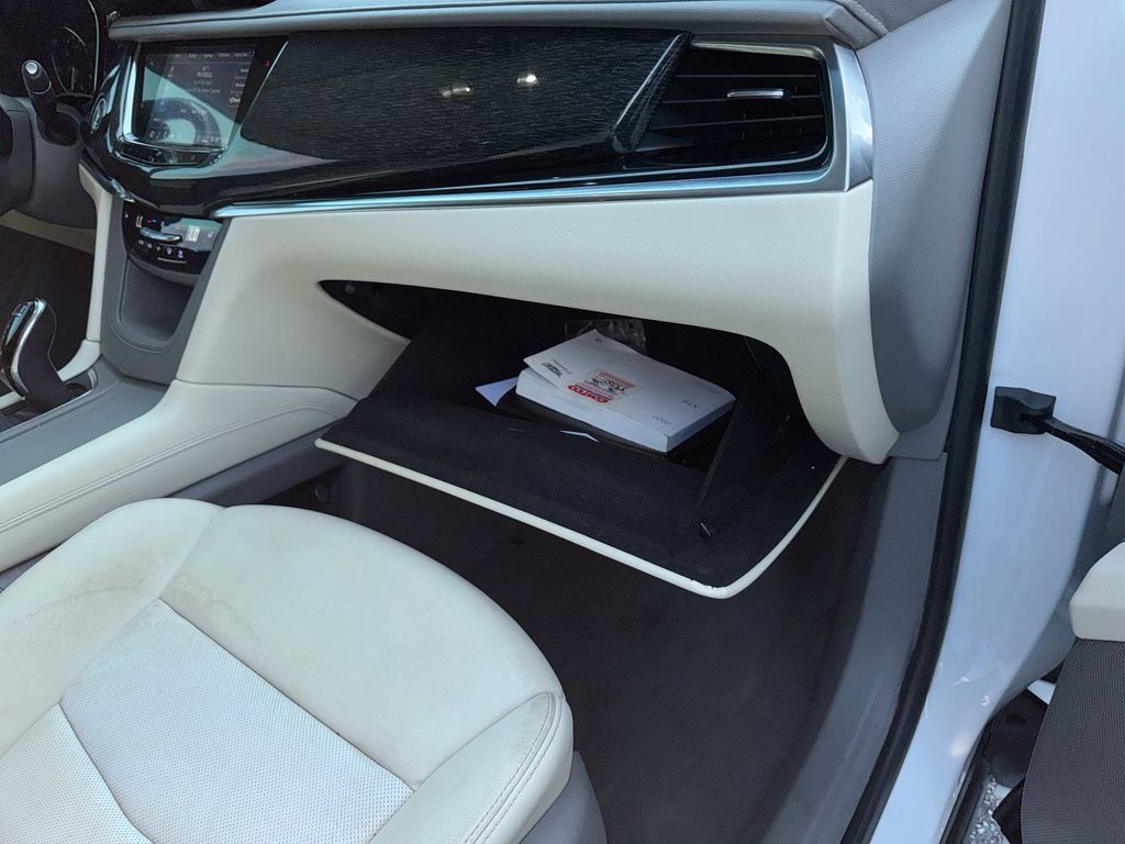 Used 2020 Cadillac XT6 Premium Luxury FWD image 36