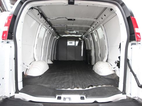 Used 2023 GMC Savana 2500 Extended RWD image 6