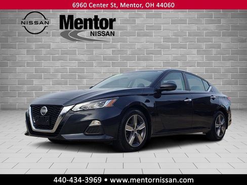 Used 2021 Nissan Altima 2.5 SV w/ SV Premium Package image 3