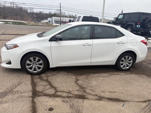 Used 2019 Toyota Corolla LE image 5