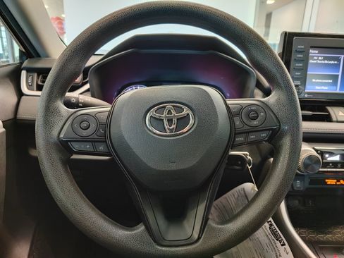 Used 2021 Toyota RAV4 LE AWD/4WD image 13