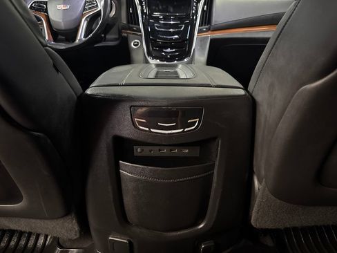 Used 2018 Cadillac Escalade ESV Luxury RWD image 14