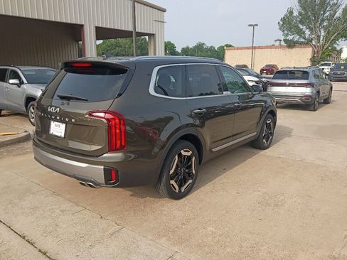 Used 2025 Kia Telluride S FWD image 8