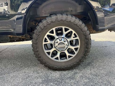 Used 2022 Ford F250 Lariat w/ Lariat Ultimate Package AWD/4WD image 11