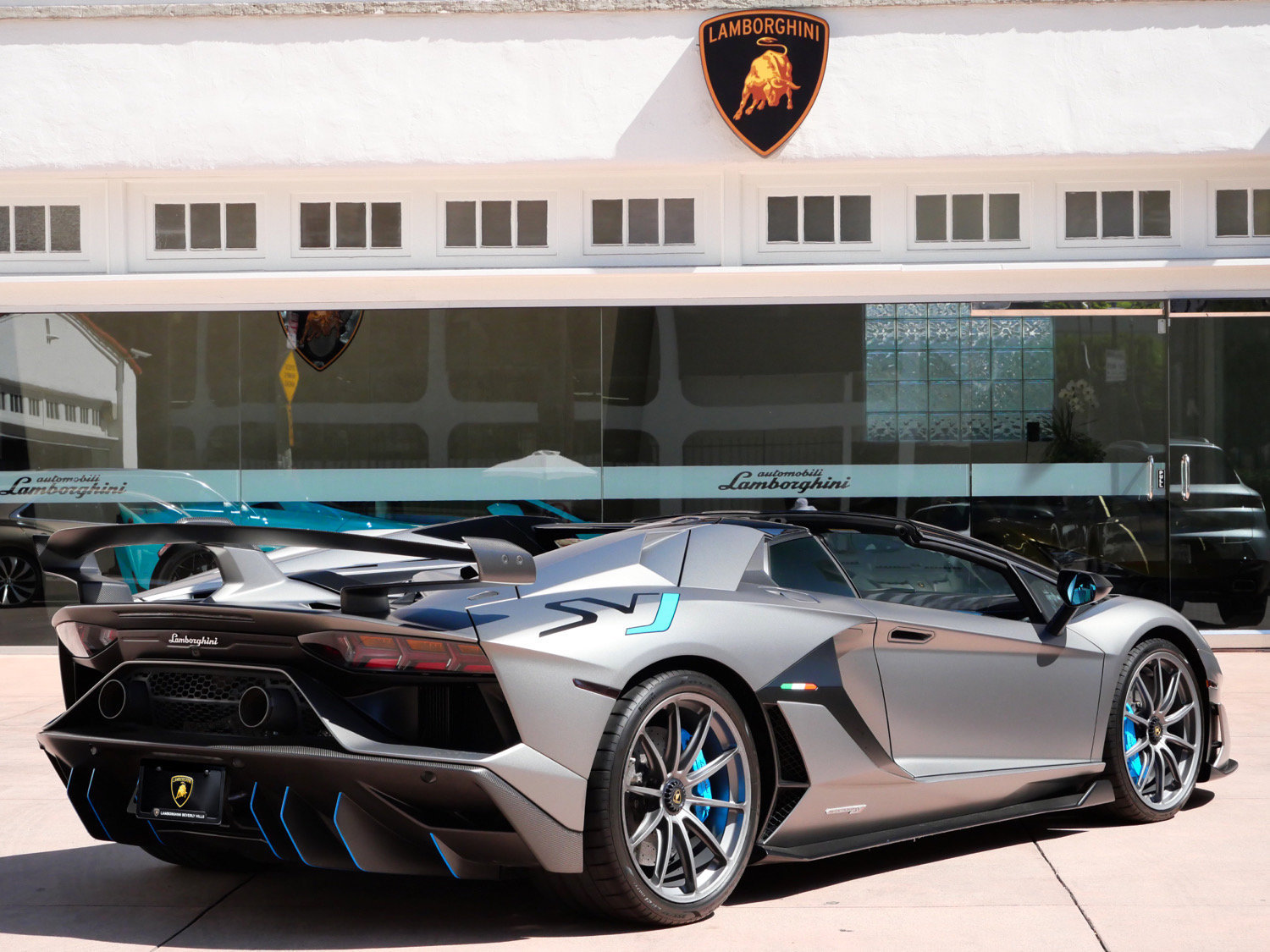 Used 2020 Lamborghini Aventador SVJ AWD/4WD image 3