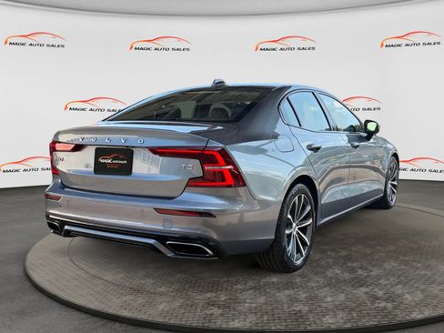 Used 2021 Volvo S60 T5 Momentum w/ Premium Package FWD image 10