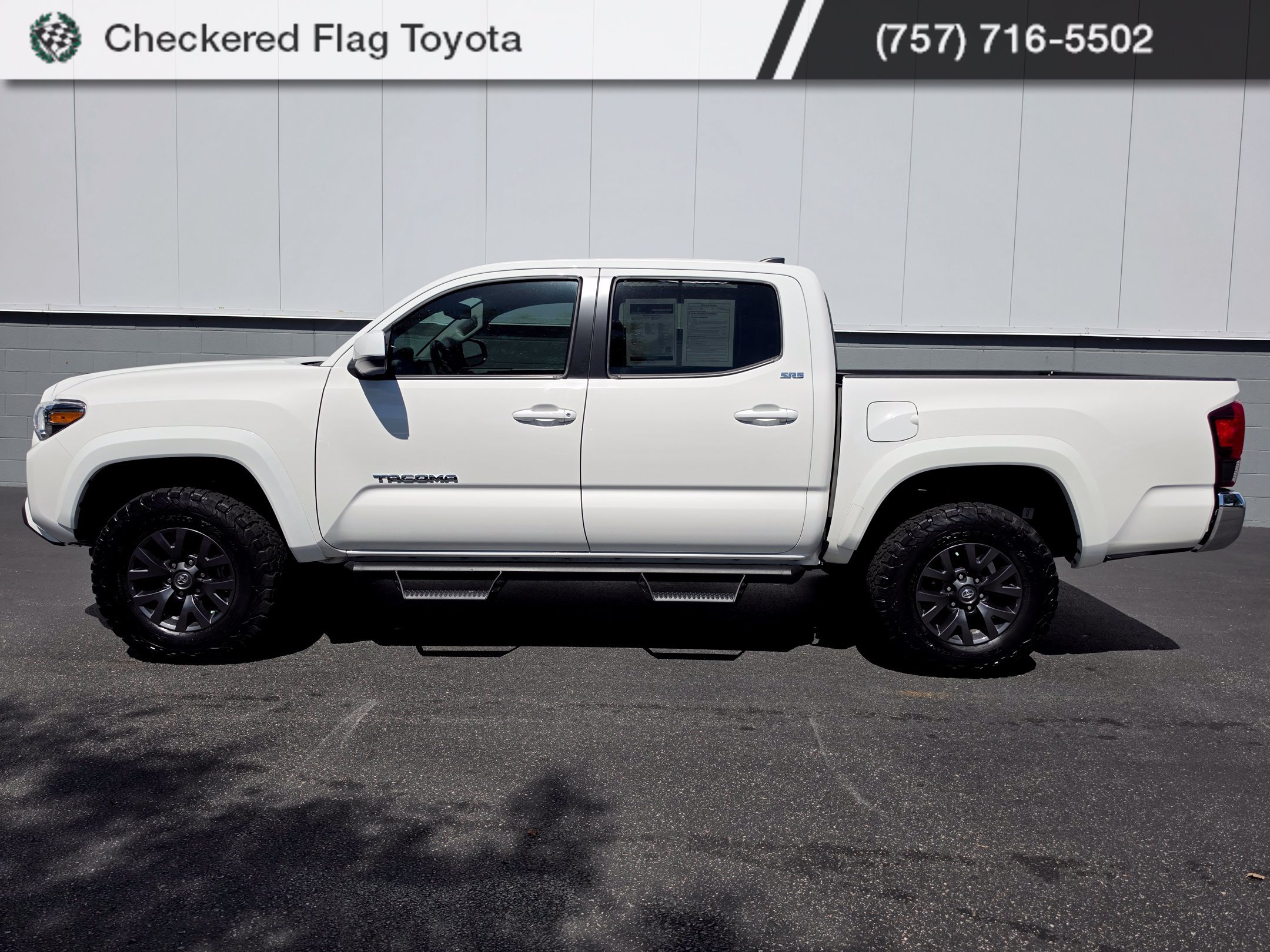 Used 2023 Toyota Tacoma SR5 RWD image 2