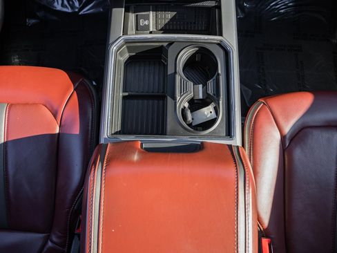 Certified 2022 Ford F450 Platinum w/ FX4 Off-Road Package image 34