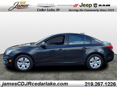 Used 2015 Chevrolet Cruze LS image 2