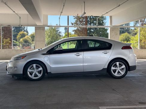Used 2015 Chevrolet Volt FWD image 8