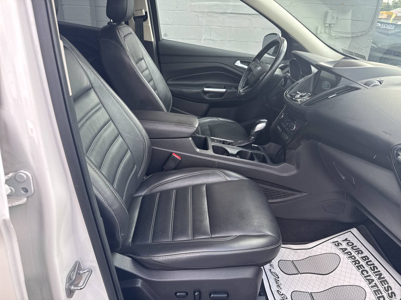 Used 2019 Ford Escape Titanium AWD/4WD image 24