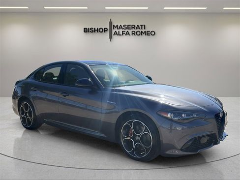 New 2025 Alfa Romeo Giulia image 1
