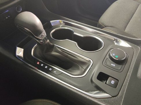 Used 2021 Chevrolet Traverse LS FWD image 26