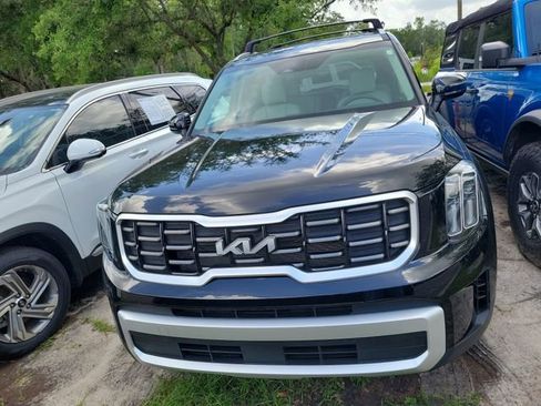Used 2025 Kia Telluride S FWD image 5