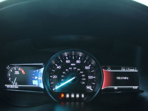 Used 2017 Ford Explorer Limited image 30