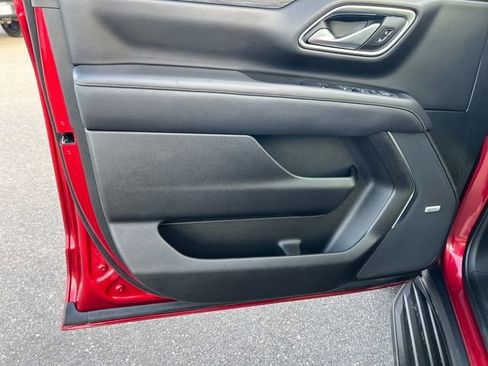 Certified 2024 GMC Yukon XL SLT w/ SLT Luxury Package image 10