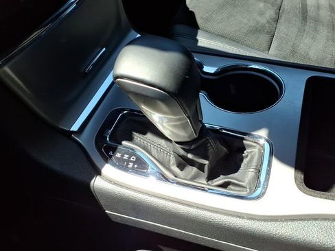 Used 2022 Jeep Grand Cherokee Laredo X RWD image 29
