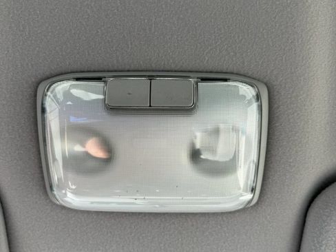 Used 2011 Toyota Sienna w/ Towing Pkg FWD image 24