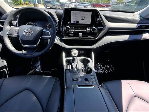 Used 2026 Toyota Highlander XLE AWD/4WD image 16