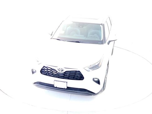 Certified 2022 Toyota Highlander XLE image 14