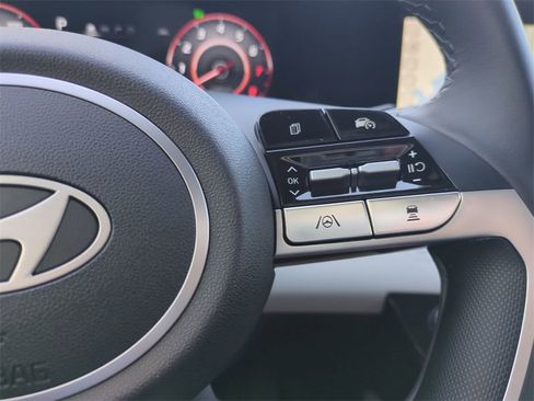 New 2026 Hyundai Elantra Limited image 32