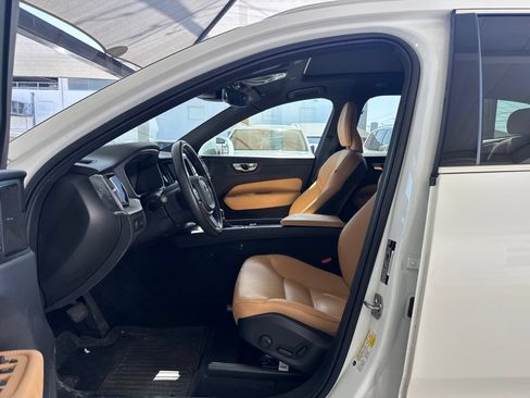 Used 2020 Volvo XC60 T5 Momentum w/ Protection Package Premier AWD/4WD image 9
