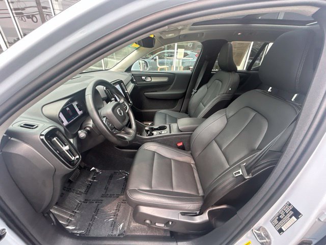 Certified 2025 Volvo XC40 B5 Core AWD/4WD image 21