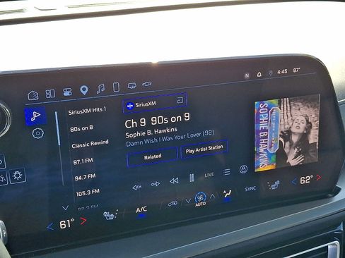 Used 2025 Chevrolet Traverse LT w/ Sun and Wheel Package FWD image 18