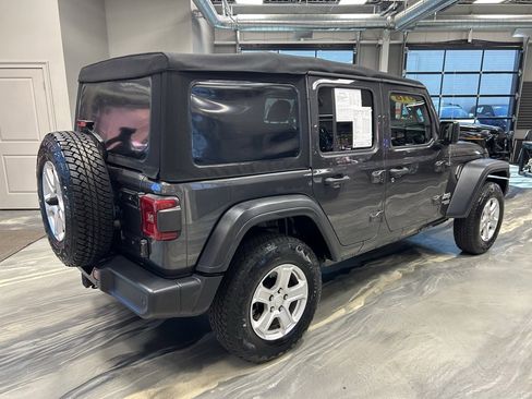Used 2018 Jeep Wrangler Unlimited Sport S image 29