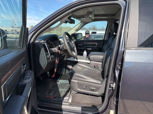 Used 2017 RAM 1500 Laramie w/ Convenience Group image 8