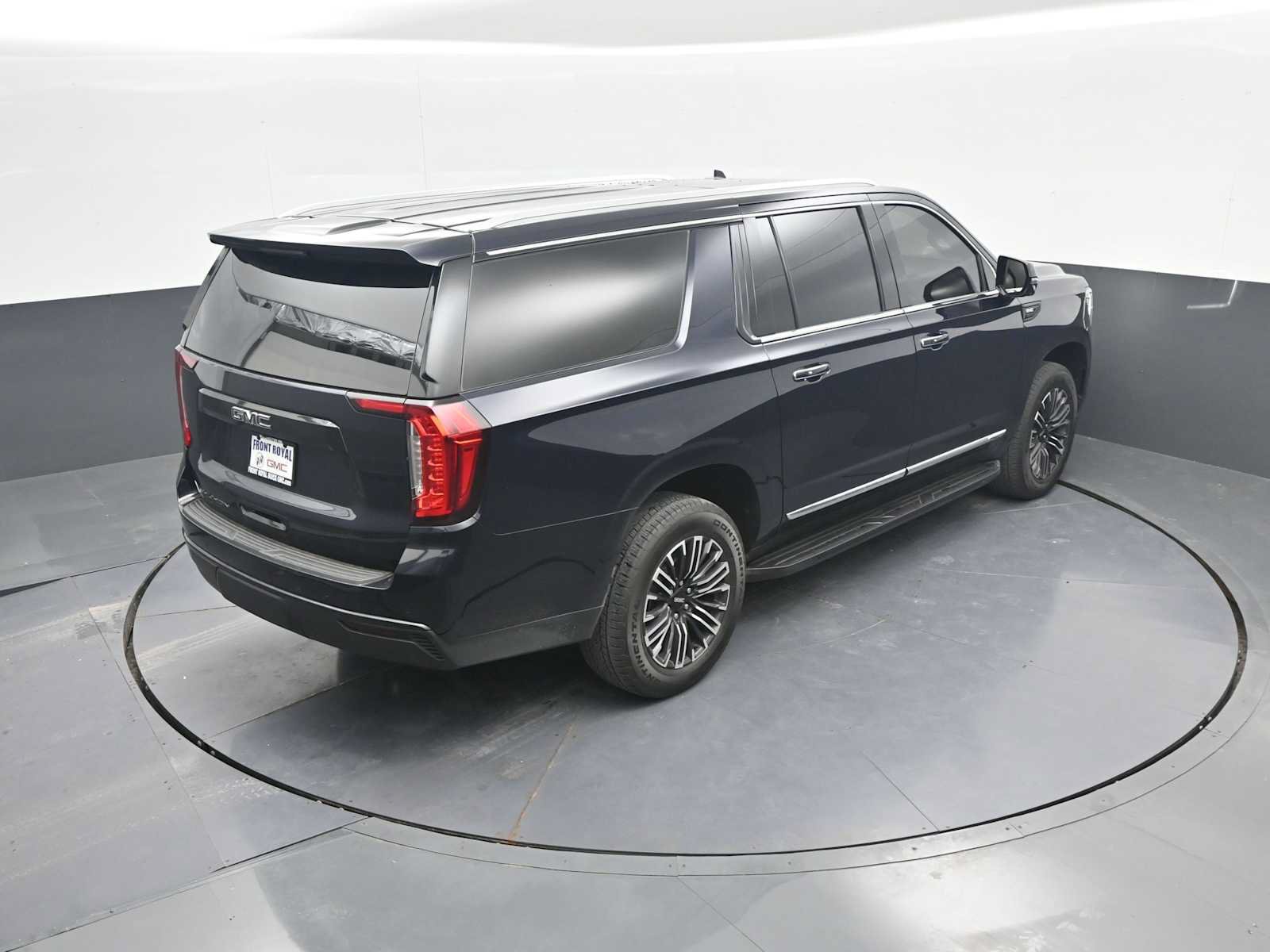 Used 2024 GMC Yukon XL SLT w/ SLT Luxury Package AWD/4WD image 45
