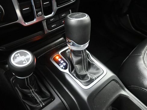 Used 2020 Jeep Gladiator Overland AWD/4WD image 24