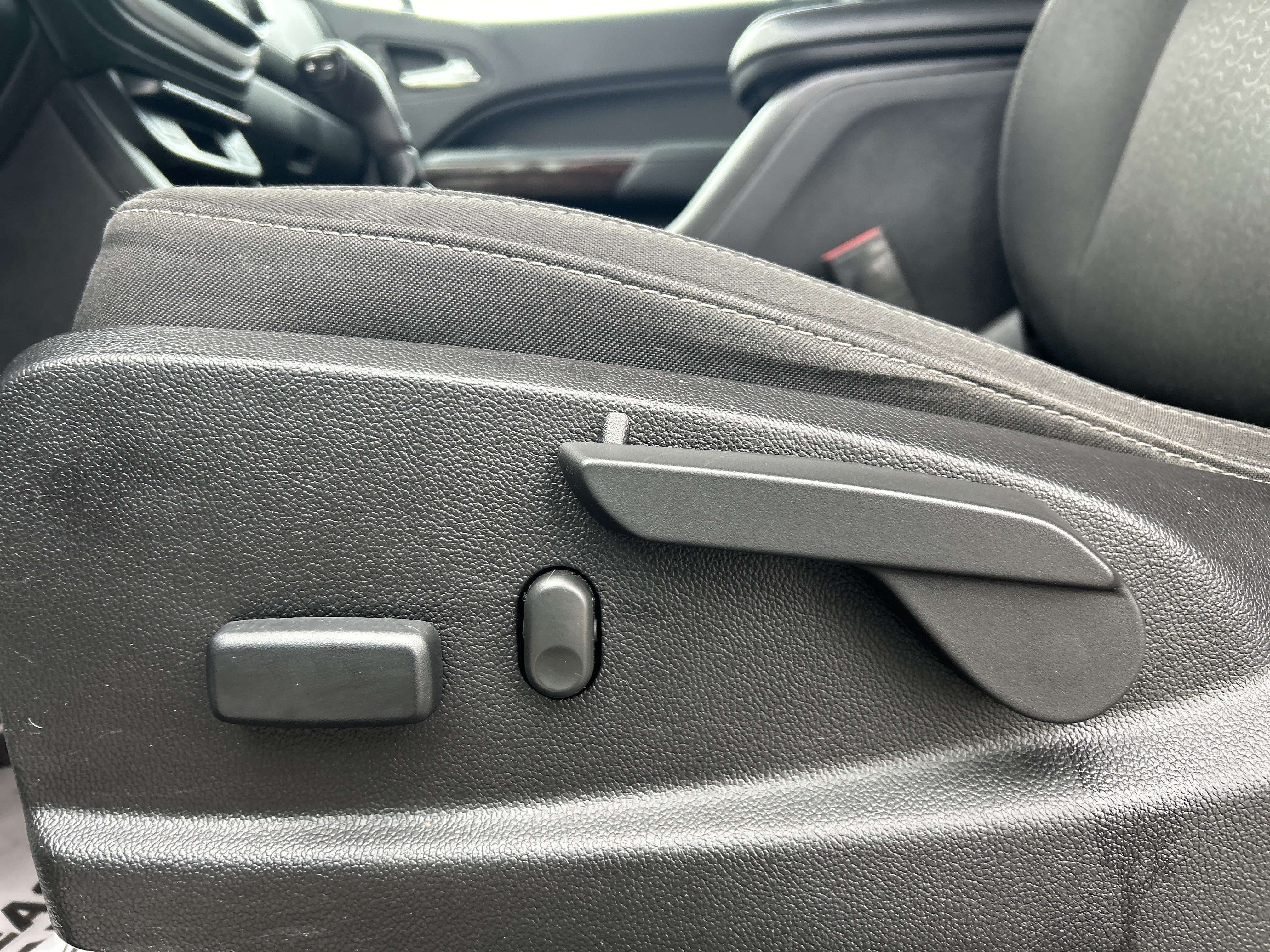 Used 2019 GMC Canyon SLE w/ Driver Alert Package AWD/4WD image 12