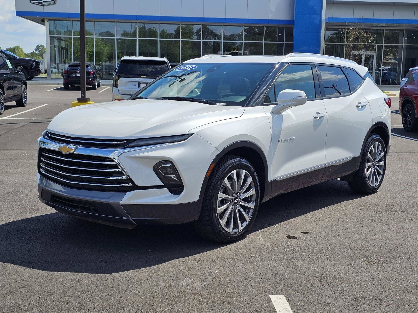 Used 2023 Chevrolet Blazer Premier FWD image 2