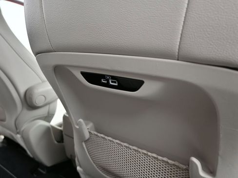 Used 2021 Chrysler Pacifica Touring-L image 15