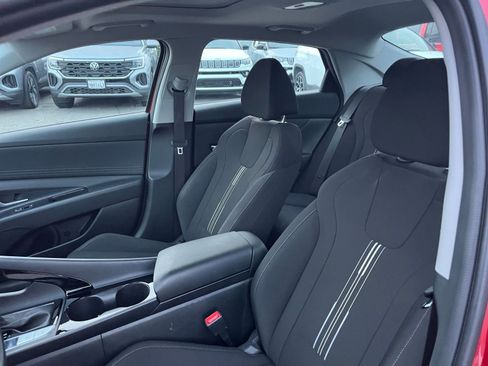 Used 2025 Hyundai Elantra SEL image 37
