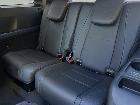 Used 2024 Mercedes-Benz GLS 450 4MATIC image 18