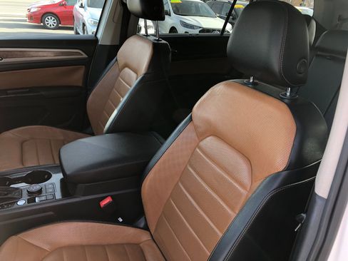 Used 2018 Volkswagen Atlas SEL Premium image 11