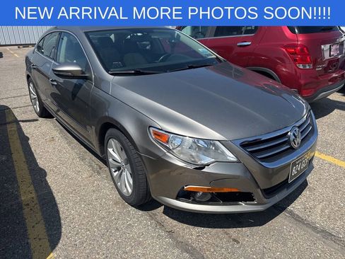 Used 2010 Volkswagen CC Sport FWD image 2