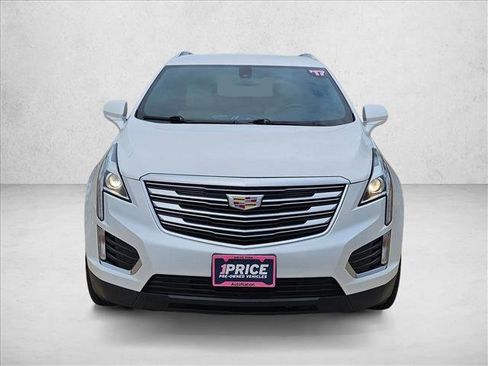 Used 2017 Cadillac XT5 FWD image 2