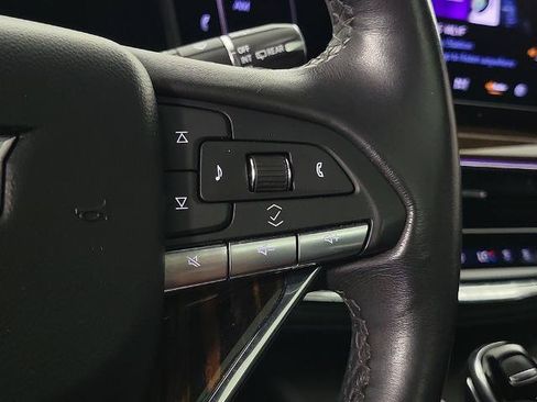 Used 2023 Cadillac Escalade ESV Premium Luxury AWD/4WD image 26