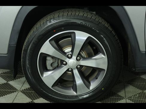 Used 2020 Jeep Cherokee Limited AWD/4WD image 8