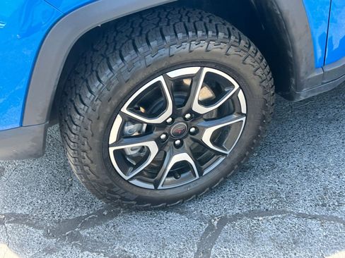 Used 2025 Jeep Compass Trailhawk image 24