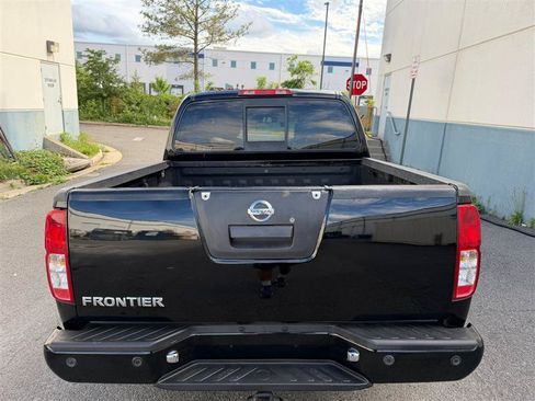 Used 2018 Nissan Frontier PRO-4X AWD/4WD image 17