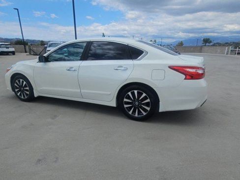 Used 2016 Nissan Altima 2.5 SV FWD image 6