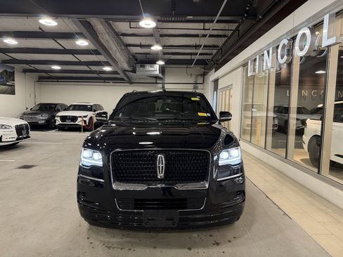 Used 2022 Lincoln Navigator Reserve w/ Monochromatic Package image 3