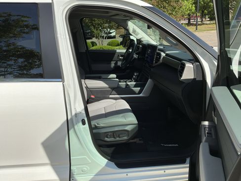 Used 2024 Toyota Tundra Limited image 33