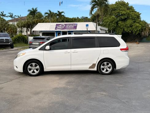 Used 2012 Toyota Sienna LE FWD image 4