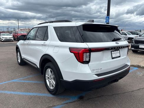 Used 2025 Ford Explorer Active AWD/4WD image 7