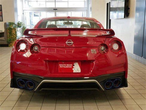 Used 2023 Nissan GT-R Premium w/ Premium Interior Package image 5